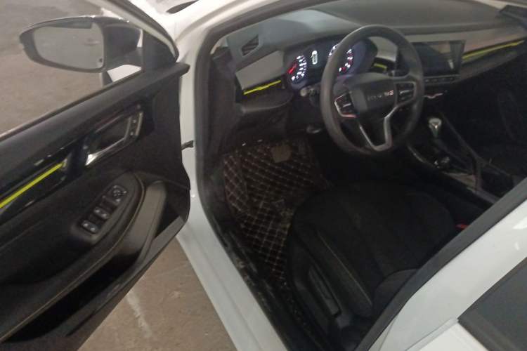 Used Roewe i5 2021 1.5L CVT Platinum Edition
