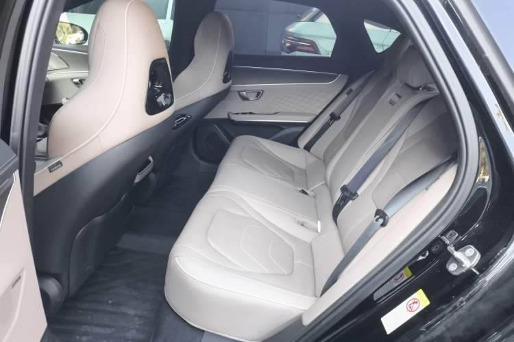 Used BYD Han 2024 EV Glory Edition 610 km All-Wheel Drive "Tian Shen Zhi Jia" Intelligent Driving Model
