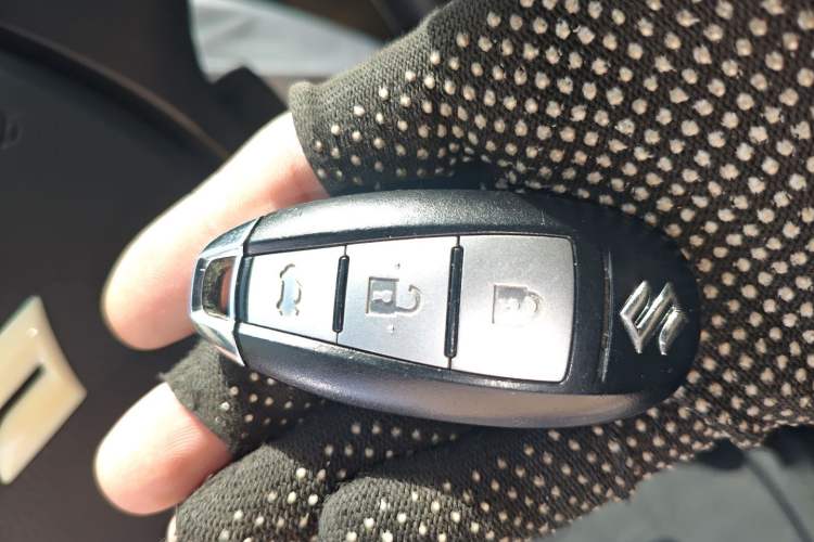 Used Suzuki Kizashi 2011 2.4L Two-Wheel Drive Manual Standard Edition
