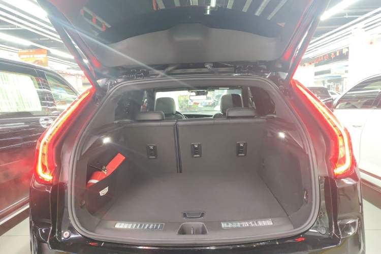 Used Cadillac XT4 2023 28T Two-Wheel-Drive Luxury Version