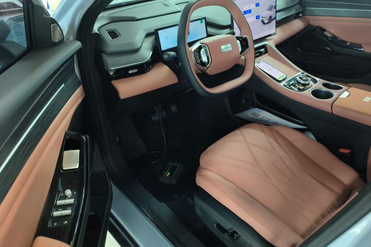 Used  L6 2025 EM-i 140km Explorer+ Edition