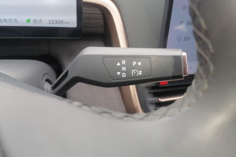 Used  eπ008 2025 210Max Range-Extended Version 5 Seats