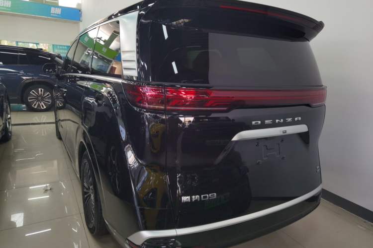 Used Denza D9 2025 DM-i Smart Drive 1100 Luxury Model