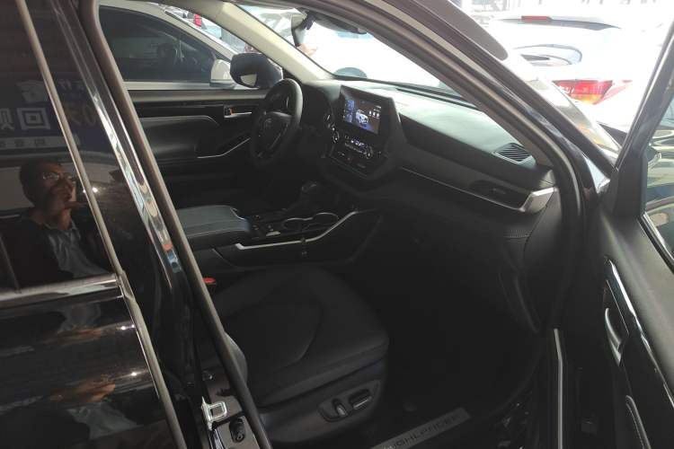 Used Toyota Highlander 2024 2.5L Smart Electric Hybrid Dual-Motor Two-Wheel Drive Luxury Version 7 Seats
