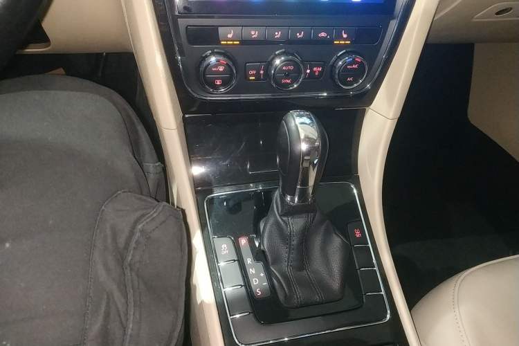 Used Volkswagen Passat 2015 1.8TSI DSG Prestige Edition
