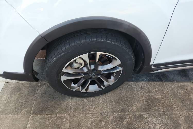 Used Geely Auto Vision X3 2019 Upgraded Model 1.5L Manual Elite Version
