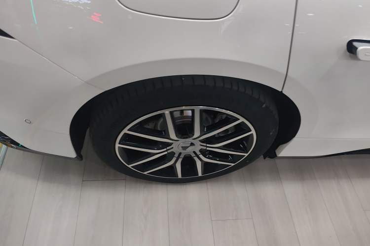 Used Denza Z9 2024 1100 km Four-Wheel Drive Max Version