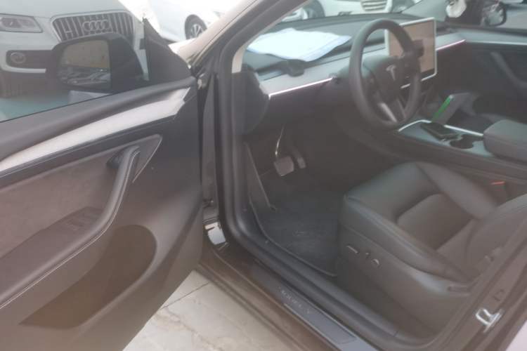 Used Tesla Model Y 2023 Rear-Wheel-Drive Version
