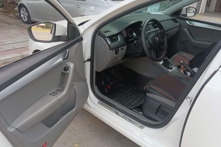 Used Skoda Octavia 2015 1.6L Automatic Yijie Edition
