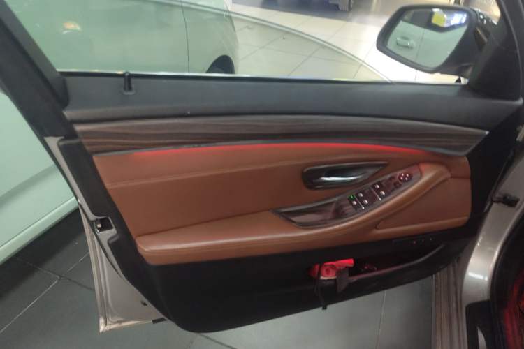 Used BMW 5 Series 2014 520Li Elegant Model
