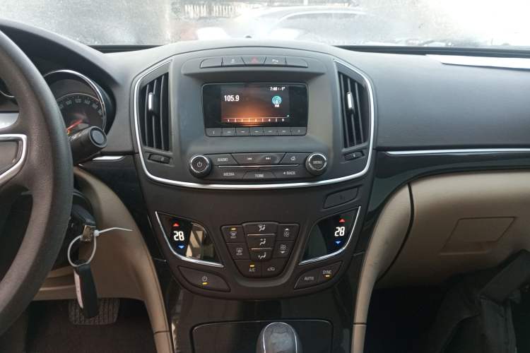 Used Buick Regal 2015 2.0L Leading Fashion Edition
