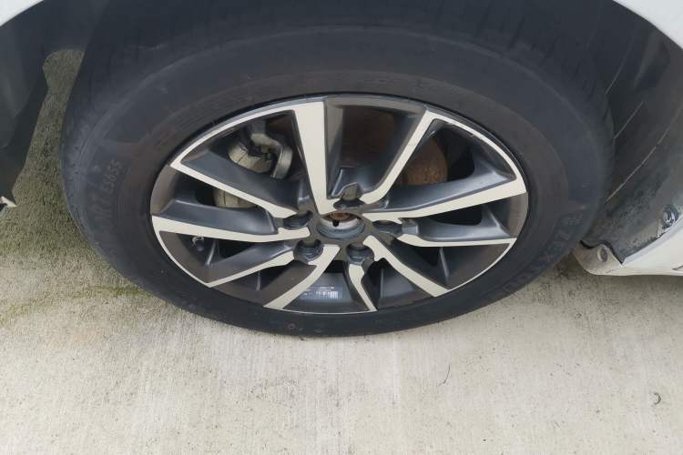 Used Geely Auto Emgrand 2019 Leading Edition 1.5L Manual Upgraded Connectivity Model China VI Standard
