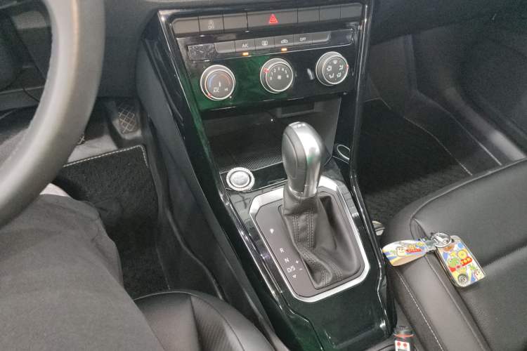 Used Volkswagen T-ROC 2018 280TSI DSG Two-Wheel-Drive Comfort Version China V Standard
