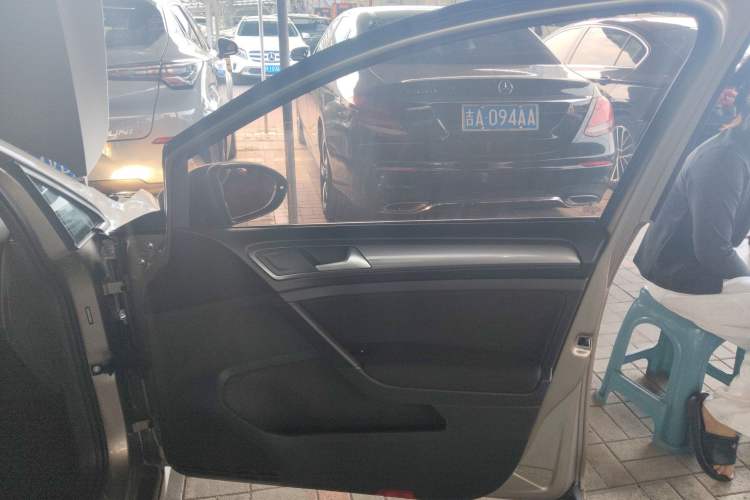 Used Volkswagen Golf 2016 1.6L Automatic Fashion Model
