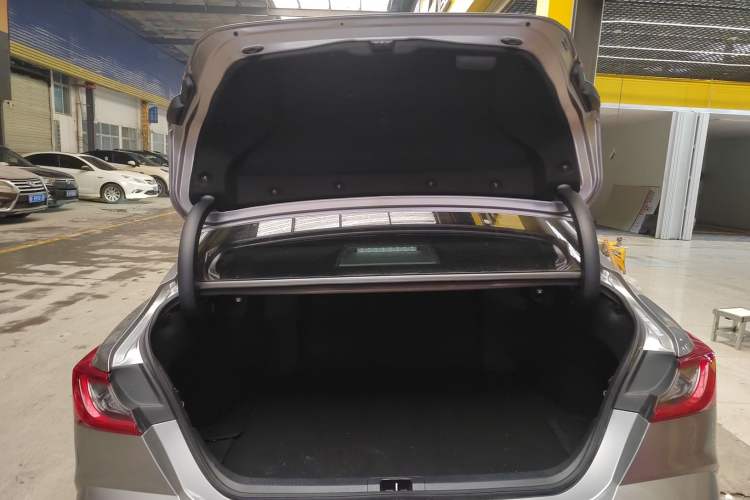 Used Toyota Camry 2024 Dual-Motor 2.0 HGVP Luxury Edition