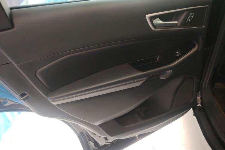 Used Ford Edge 2018 Facelifted EcoBoost 245 Two-Wheel Drive Platinum Edition 5 Seats China VI Standard
