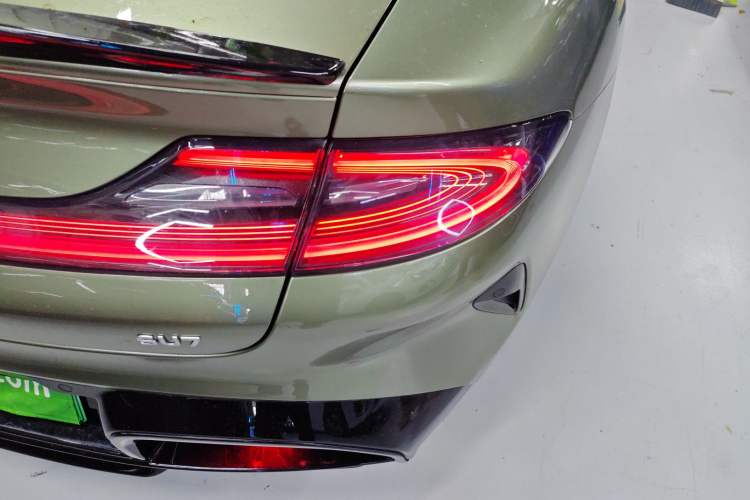 Used  SU7 2024 Rear-Drive Ultra-Long Range Advanced Pro-Level Intelligent Driving Version
