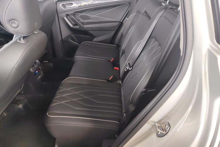 Used Volkswagen Tiguan L 2023 Restyled 330TSI Automatic Two-Wheel Drive R-Line Enhanced Comfort Version
