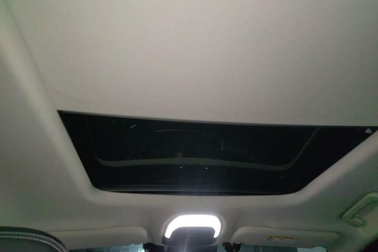 Used  Lingyun 2019 1.6T Two-Wheel Drive Diamond Edition
