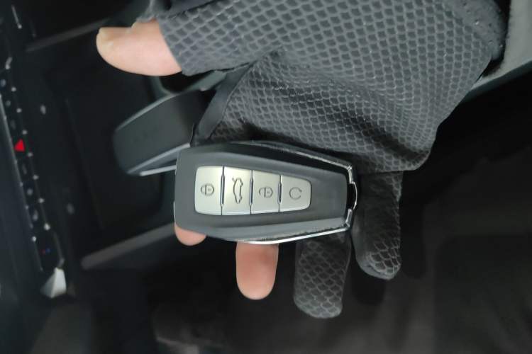 Used Geely Auto Haoyue L 2025 2.0T DCT Luxury Edition
