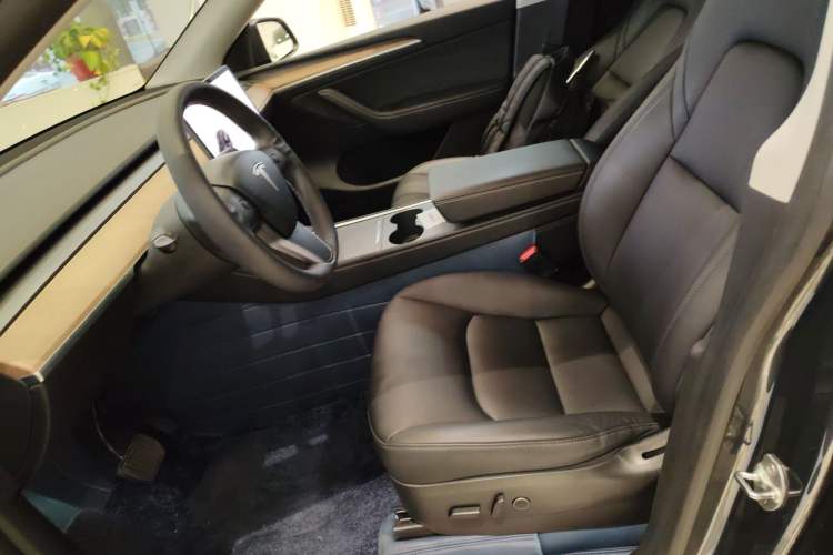 Used Tesla Model Y 2021 Long-Range All-Wheel-Drive Version 3D7