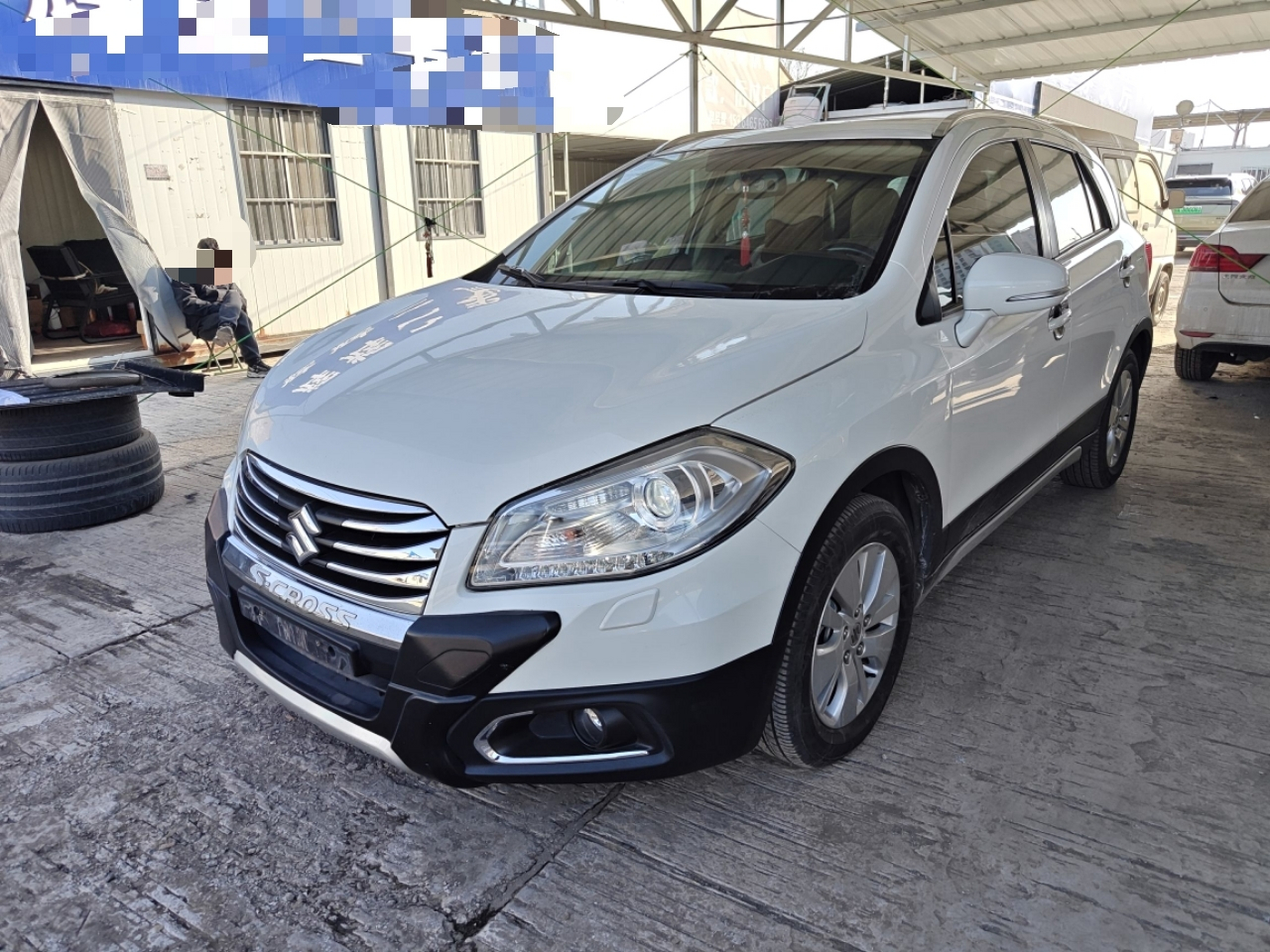 تحت مقدمة السيارة