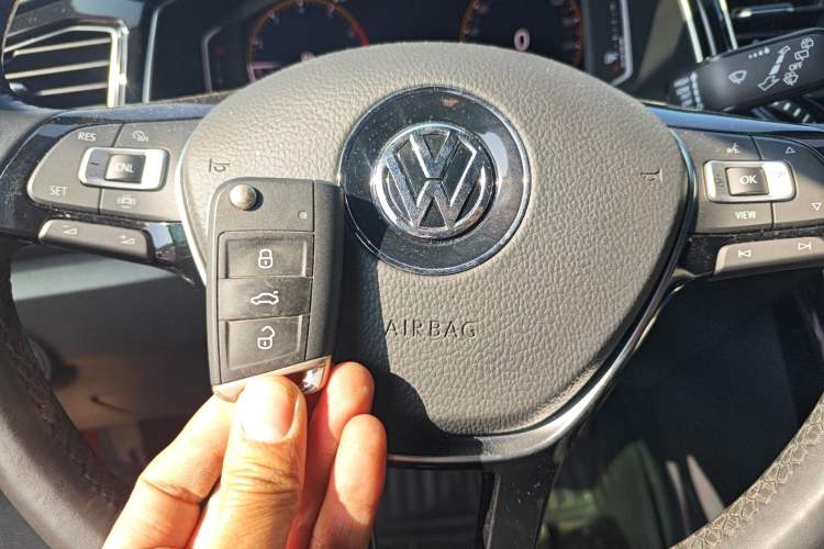 Used Volkswagen T-ROC 2020 280TSI DSG Two-Wheel-Drive Luxury Version
