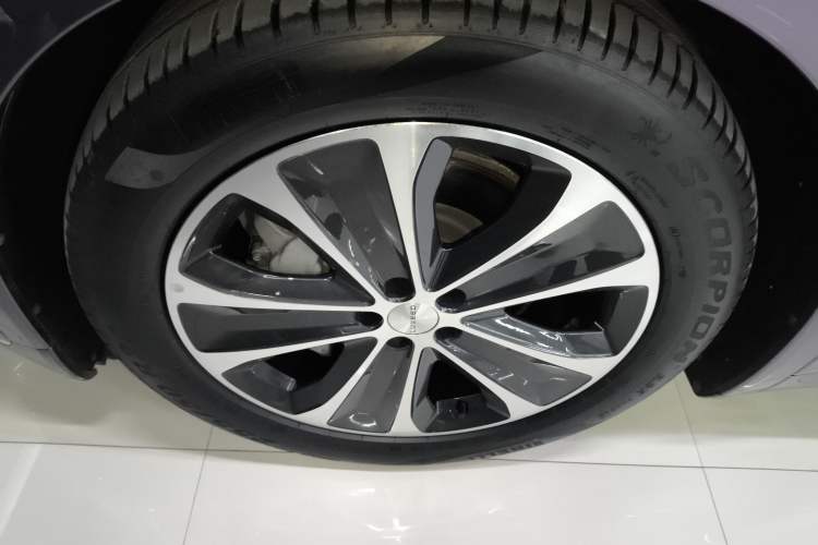 Used Hima Luxeed R7 2025 Range-Extended Version 251 km Max
