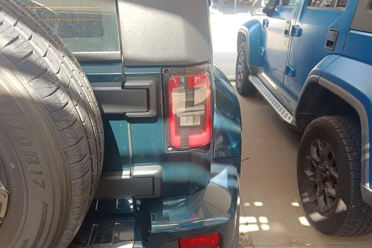 Used Beijing Auto BJ40 2019 2.0T Automatic Four-Wheel Drive Urban Hunter Edition Premium Model China V Emission Standard
