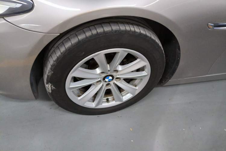 Used BMW 5 Series 2014 520Li Elegant Model
