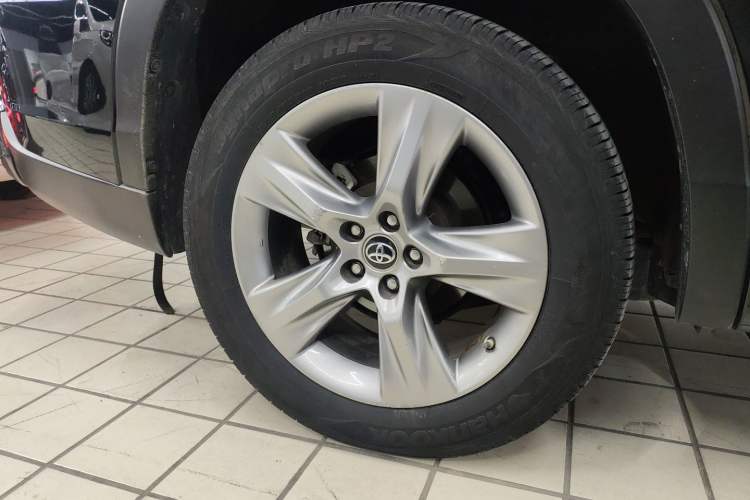 Used Toyota Highlander 2015 2.0T Four-Wheel Drive Luxury Navigation Version with 7 Seats
