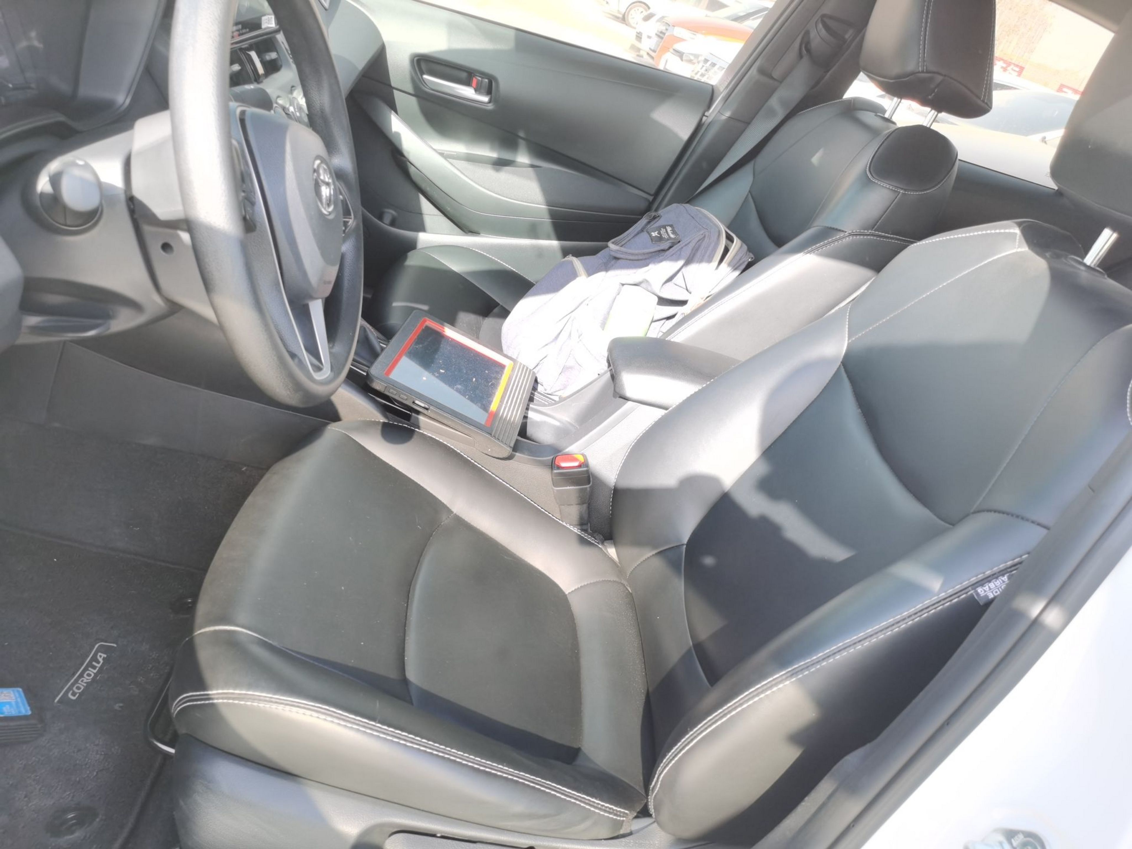 Переднее сиденье в автомобиле