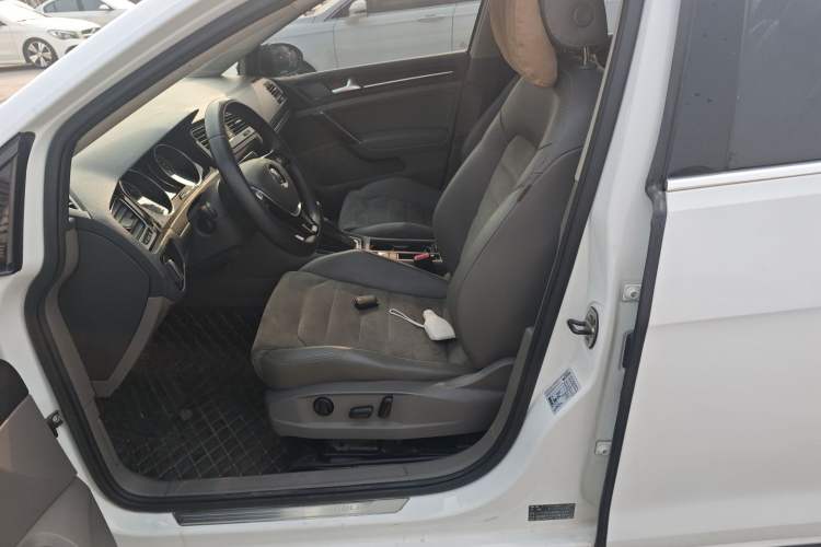 Used Volkswagen Golf 2015 1.4TSI Automatic Flagship Model
