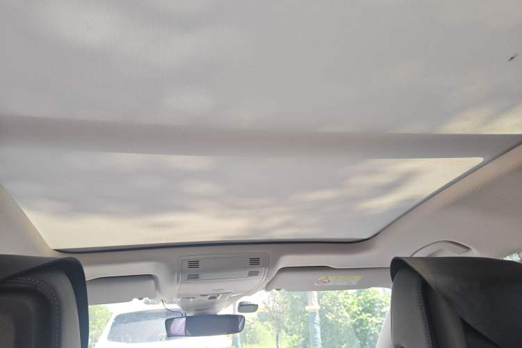 Used Volkswagen Magotan 2025 Zhongxiang Version 330TSI DSG Luxury Edition
