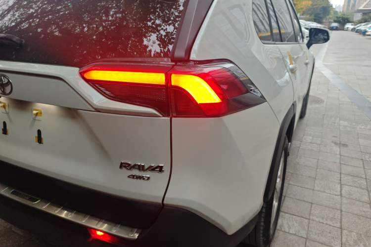 Used Toyota RAV4 2020 2.0L CVT 4x4 Style PLUS Edition
