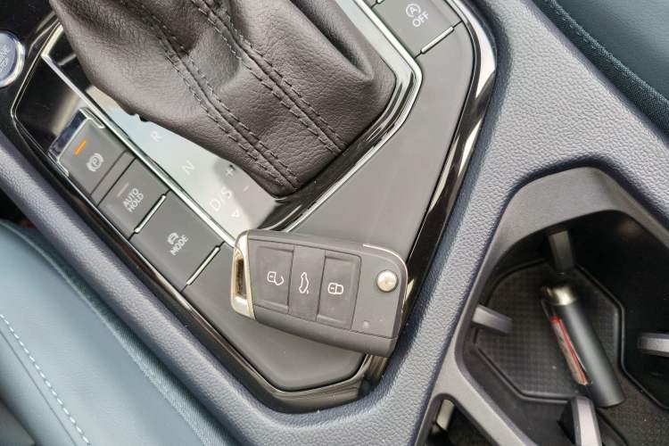 Used Volkswagen Tharu 2024 300TSI Two-Wheel-Drive Moon Luxury Edition
