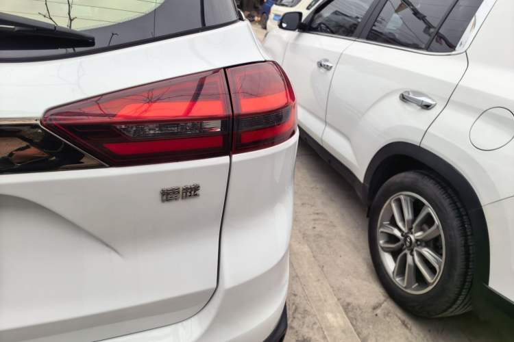 Used Geely Auto Emgrand X7 Sport 2020 1.8TD DCT Two-Wheel Drive Smart Connect 4G-Enabled Version
