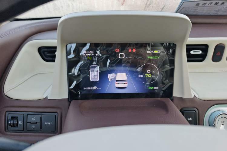 Used Wuling Hongguang MINIEV 2021 Macaron Sandwich Model 120 km Lithium NMC
