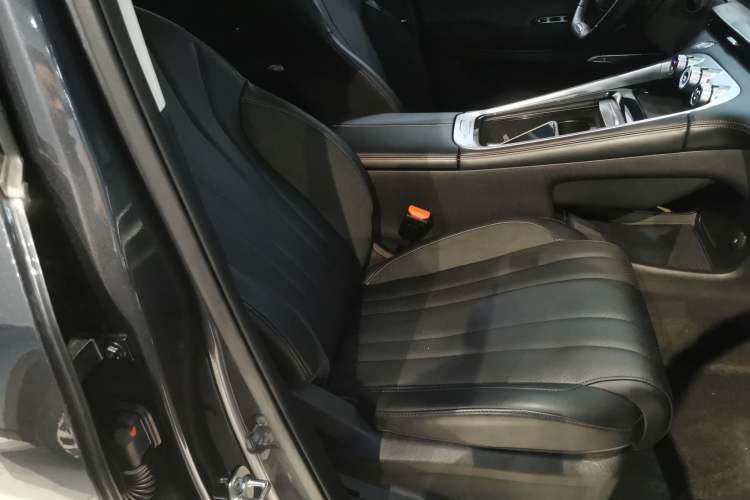 Used  Lingyun 2024 300T Two-Wheel Drive Starlight Edition
