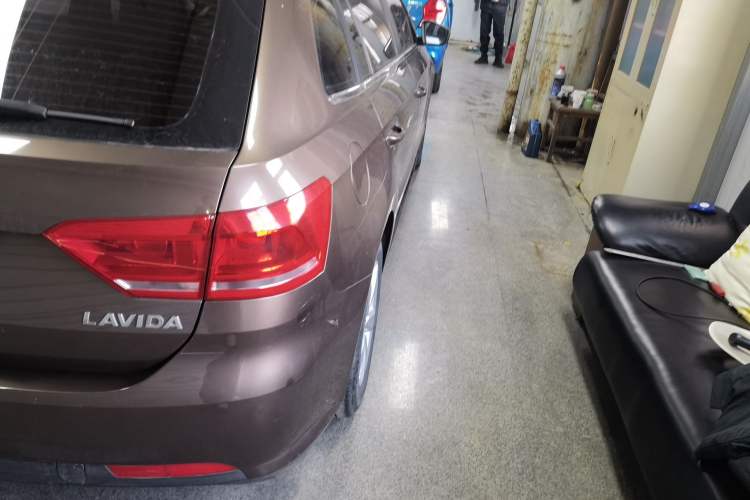 Used Volkswagen Gran Lavida 2013 1.6L Automatic Fashion Model
