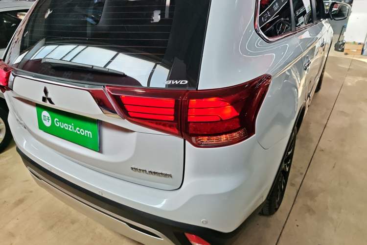 Used Mitsubishi Outlander 2020 2.4L 4x4 Zhi Xiang Edition 5 Seats