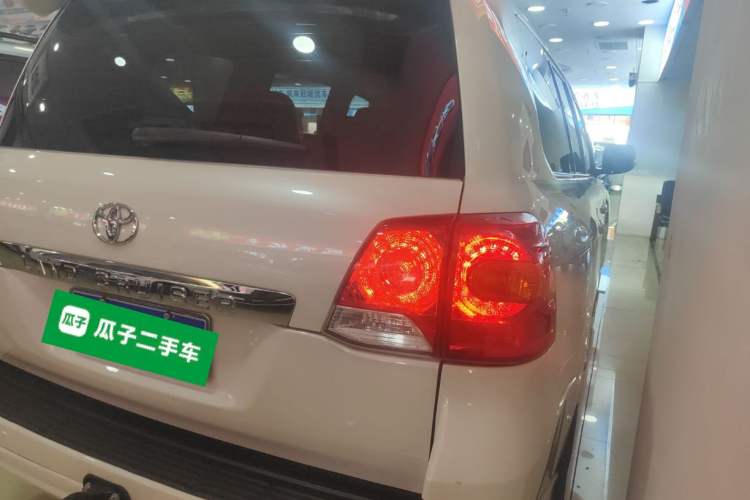 Used Toyota Land Cruiser 2015 4.0L VX-R 8-Seater Middle East Version
