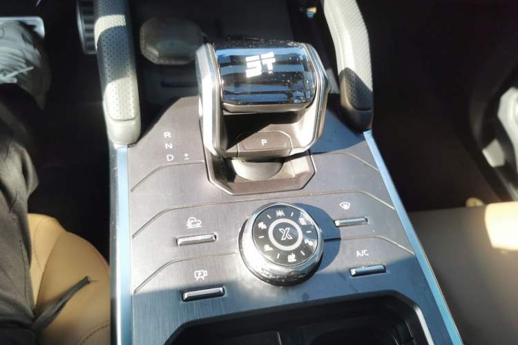 Used JETOUR Traveler 2023 2.0T All-Wheel Drive Conquer PRO
