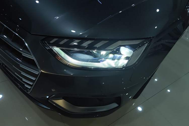 Used Audi A4L 2020 40 TFSI Fashionable and Elegant Model
