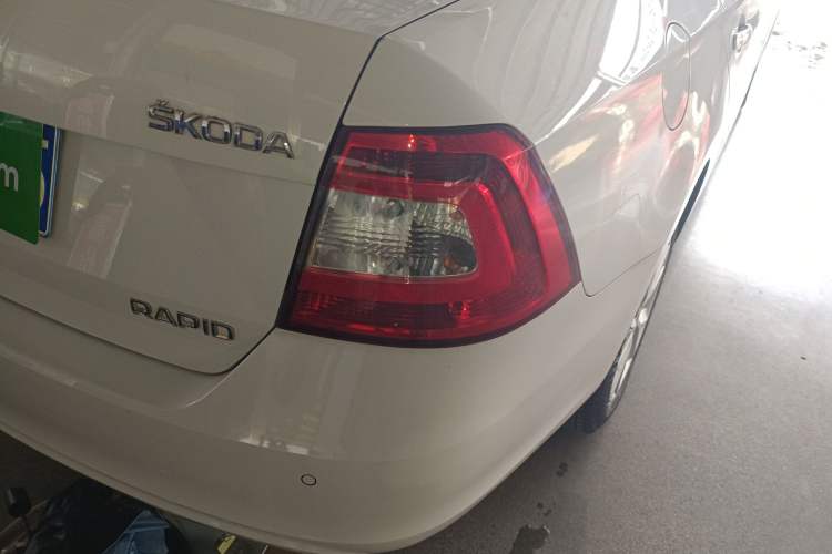 Used Skoda Rapid 2015 1.6L Automatic Smart Selection Model