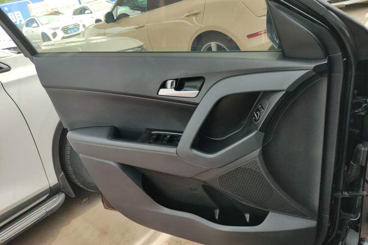 Used Hyundai ix25 2015 1.6L Automatic Two-Wheel Drive Smart GLS Trim
