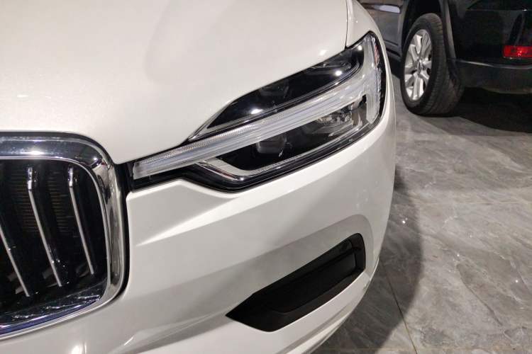 Used Volvo XC60 2019 T5 4x4 Zhiyuan Edition China VI Standard
