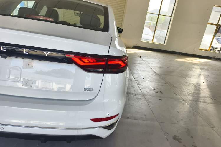 Used Geely Auto Emgrand 2025 4th Generation 1.5L CVT Starry Edition
