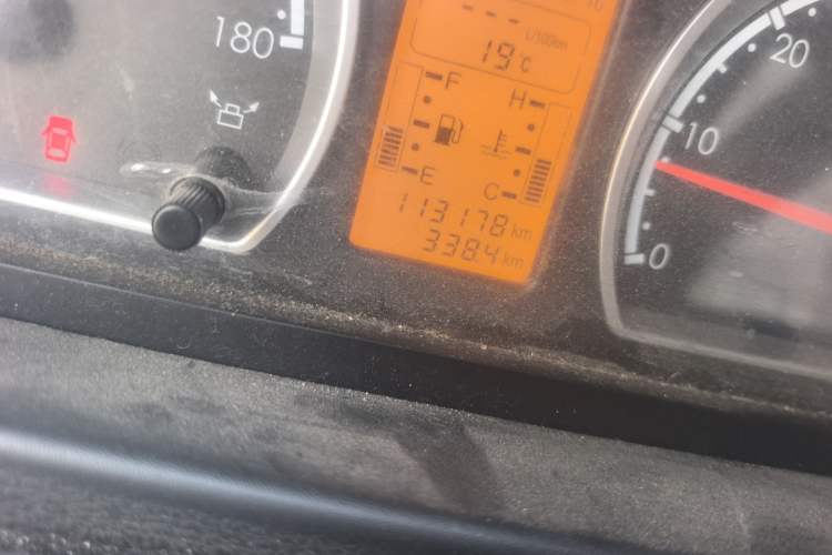 Used  Yufeng 2018 2.3TA100 Standard Edition Logistics Vehicle Short Wheelbase Mid-Roof Design 5-9 Seater Powered by WP2.3