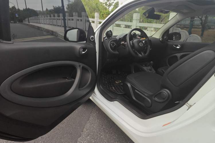 Used  fortwo 2017 1.0L 52kW New Sound Special Edition China V Emission Standard
